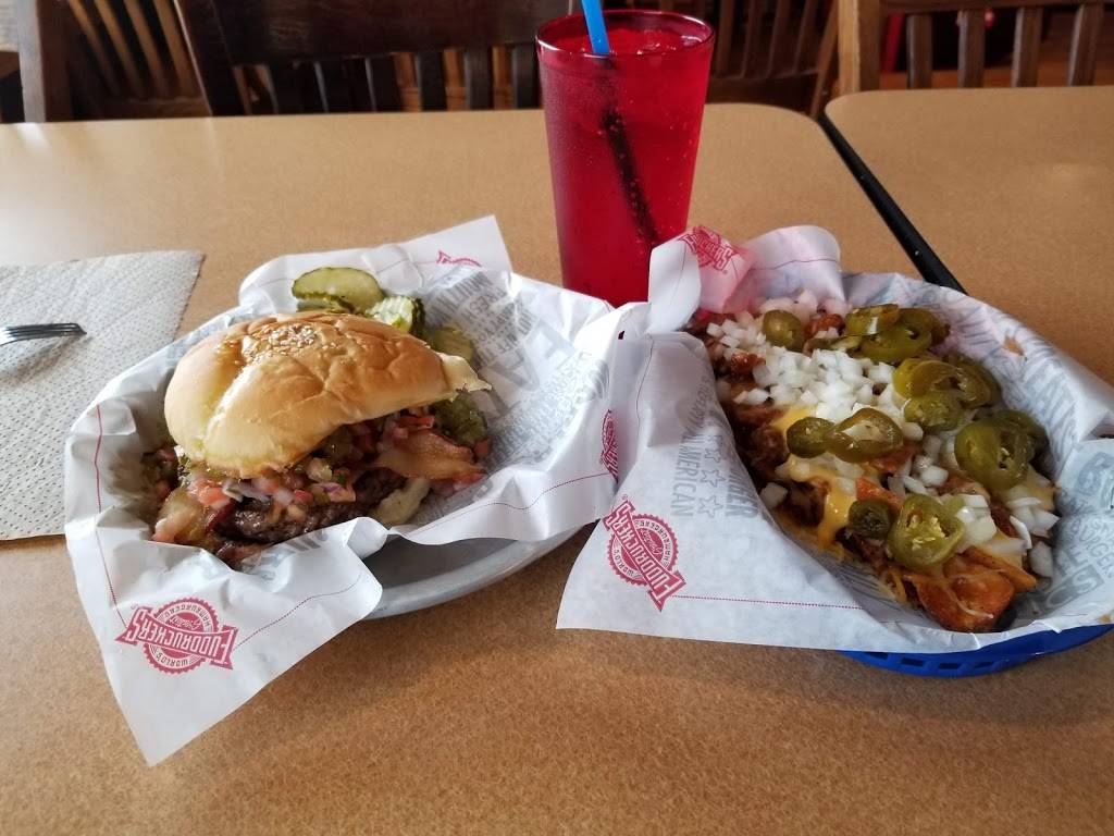 Fuddruckers | restaurant | 900 Broadway, Saugus, MA 01906, USA | 7812336399 OR +1 781-233-6399
