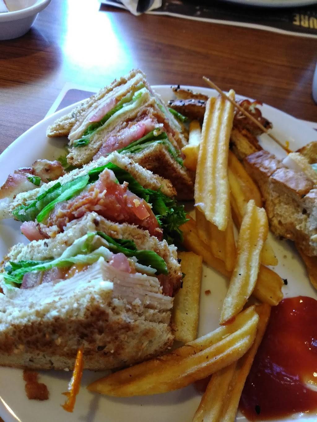 Dennys | restaurant | 2560 Airport Rd, Jackson, MI 49202, USA | 5177820025 OR +1 517-782-0025