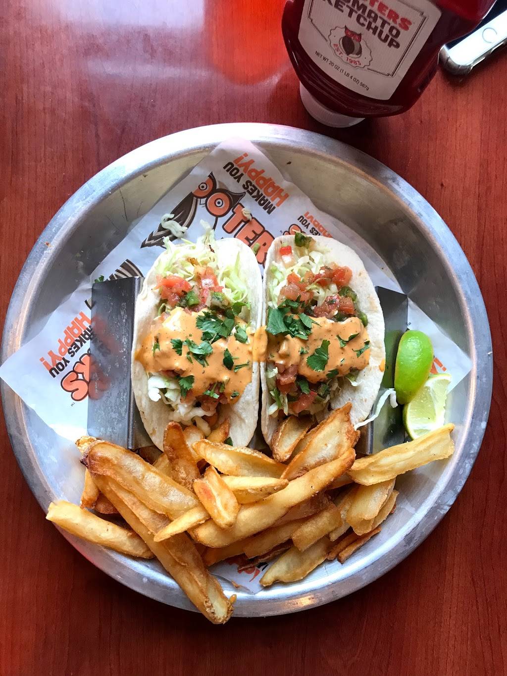 Hooters | restaurant | 90 Aquarium Way, Long Beach, CA 90802, USA | 5629831010 OR +1 562-983-1010