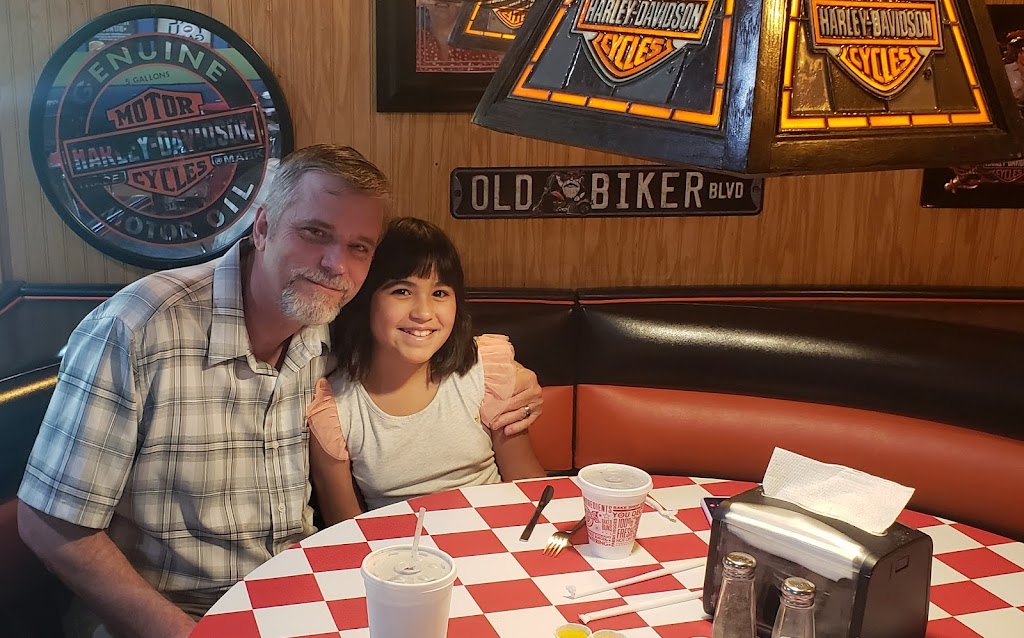 Fuddruckers | restaurant | 7059 Dodge St, Omaha, NE 68132, USA | 4029345745 OR +1 402-934-5745