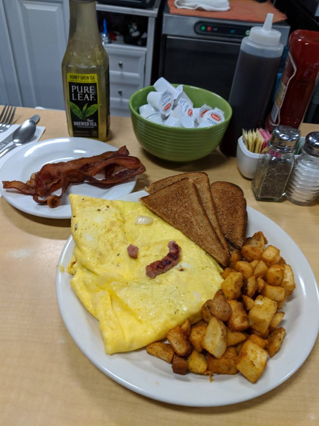 Fat Boys | restaurant | 225 Lancaster St, Leominster, MA 01453, USA | 9784019449 OR +1 978-401-9449