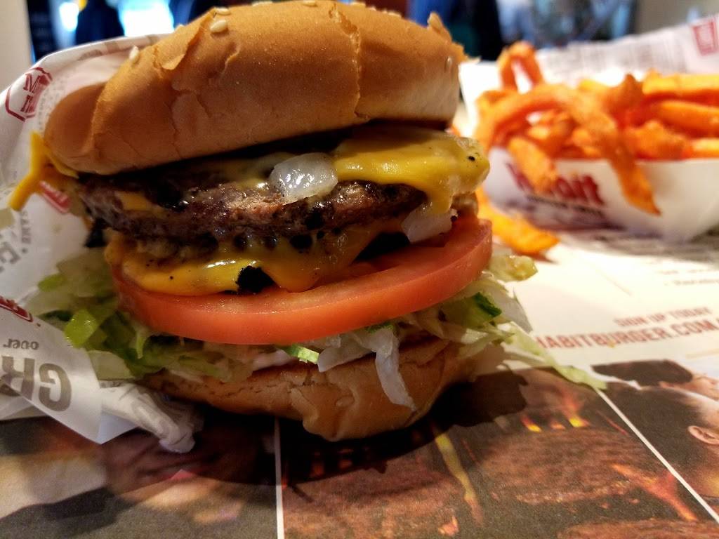 The Habit Burger Grill | restaurant | 1080 Monroe St #100, Albany, CA 94706, USA | 5105265560 OR +1 510-526-5560