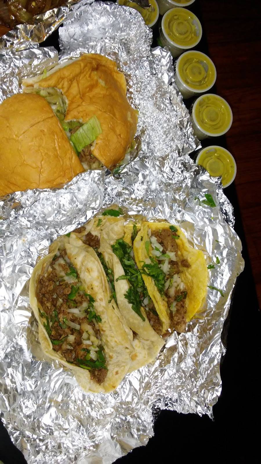 Taqueria Las Glorias | restaurant | 7411 Long Point Rd, Houston, TX 77055, USA | 8326651624 OR +1 832-665-1624