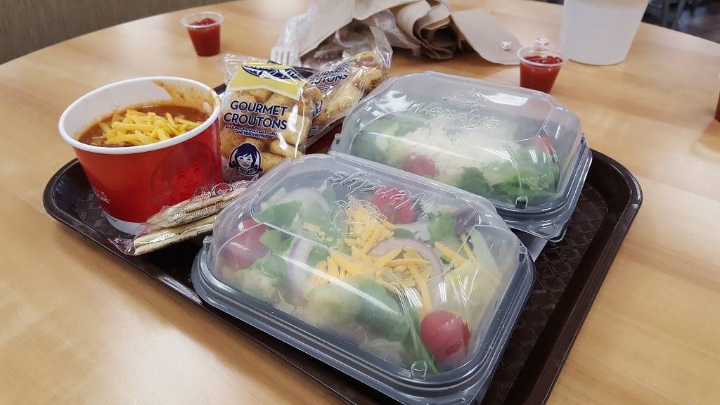 Wendys | restaurant | 156 Laconia Rd, Tilton, NH 03276, USA | 6032869644 OR +1 603-286-9644