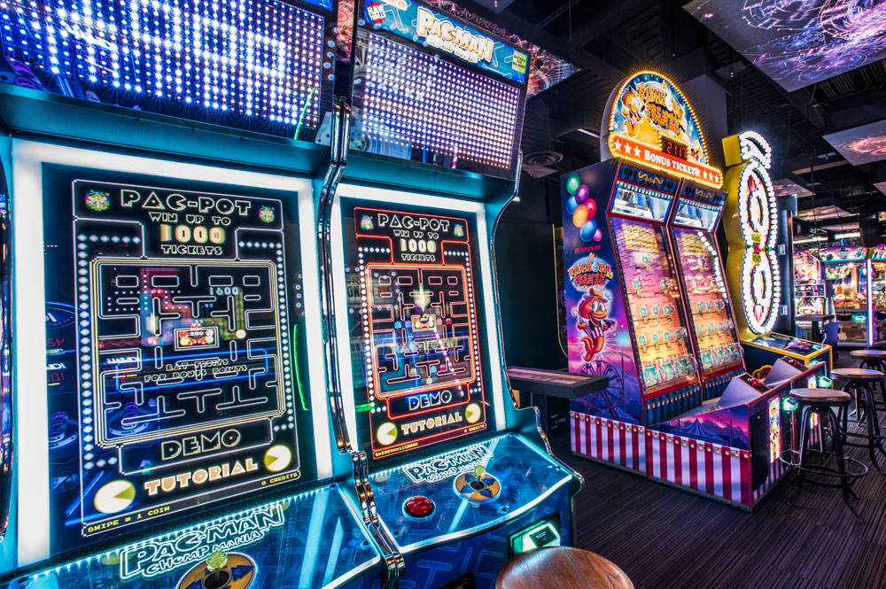 Lucky Strike Social at Wrigleyville | restaurant | 1027 W Addison St, Chicago, IL 60613, USA | 8722066740 OR +1 872-206-6740