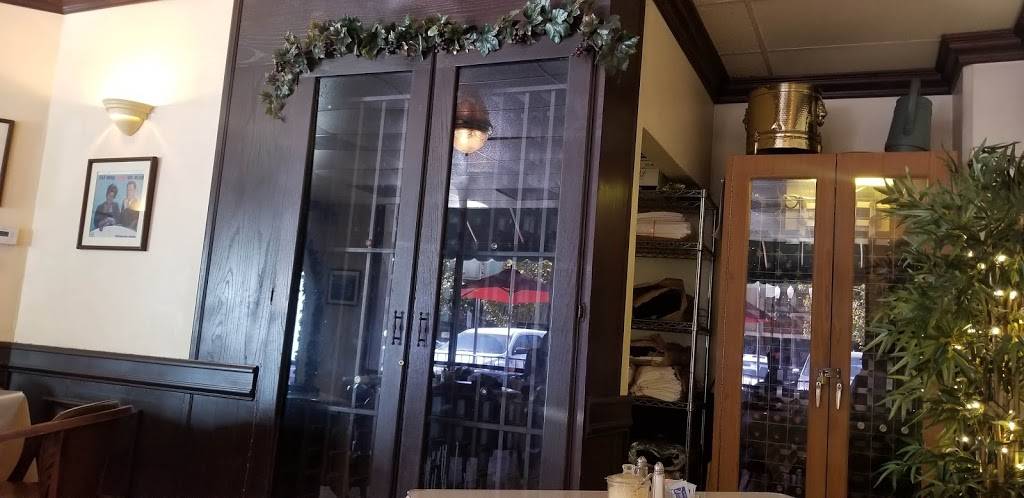 Uricchios Trattoria | restaurant | 1400 17th St, Bakersfield, CA 93301, USA | 6613268870 OR +1 661-326-8870