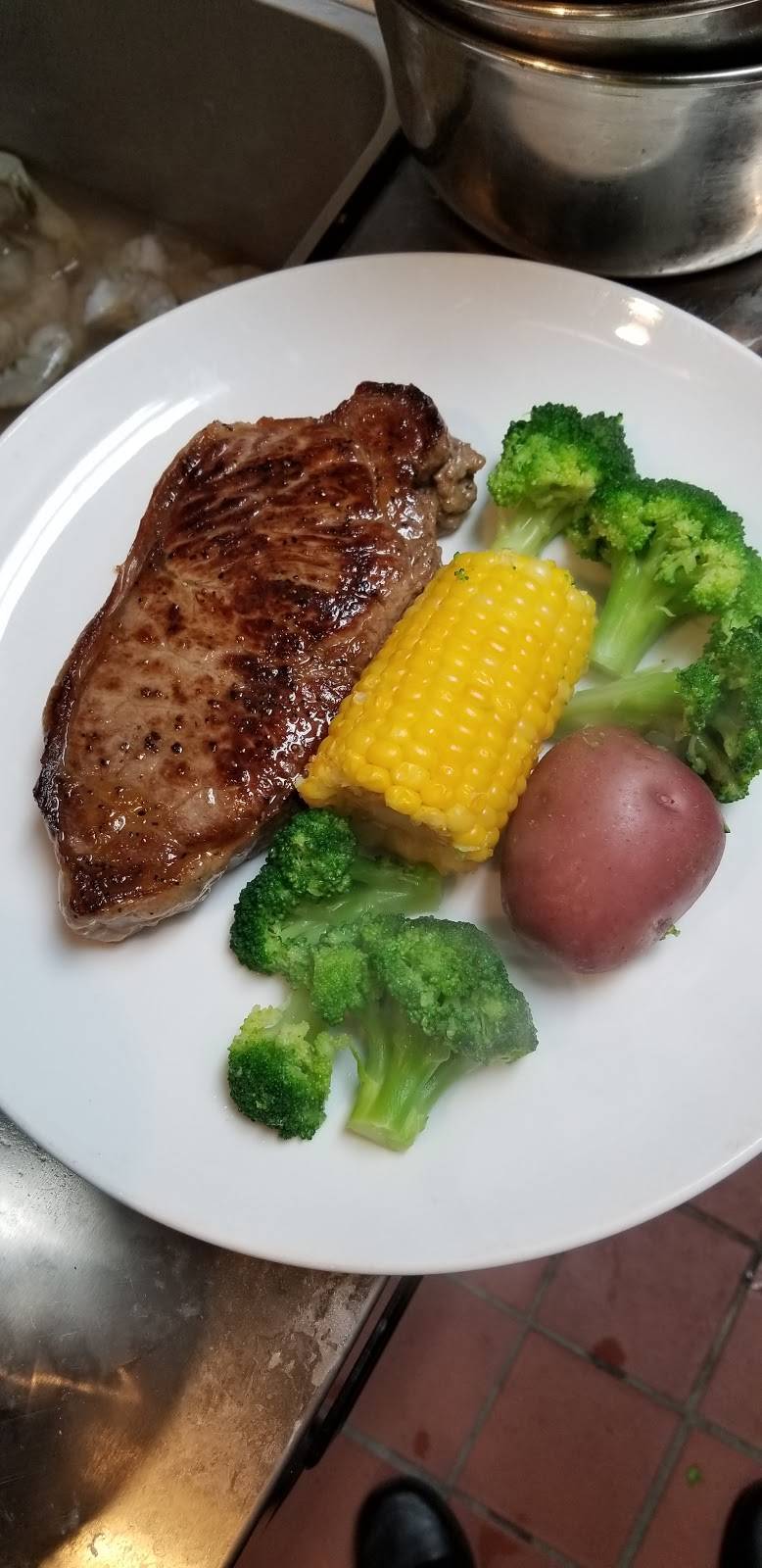 Red Crab - Juicy Seafood | restaurant | 2314 W Jefferson St, Joliet, IL 60435, USA | 8152805005 OR +1 815-280-5005