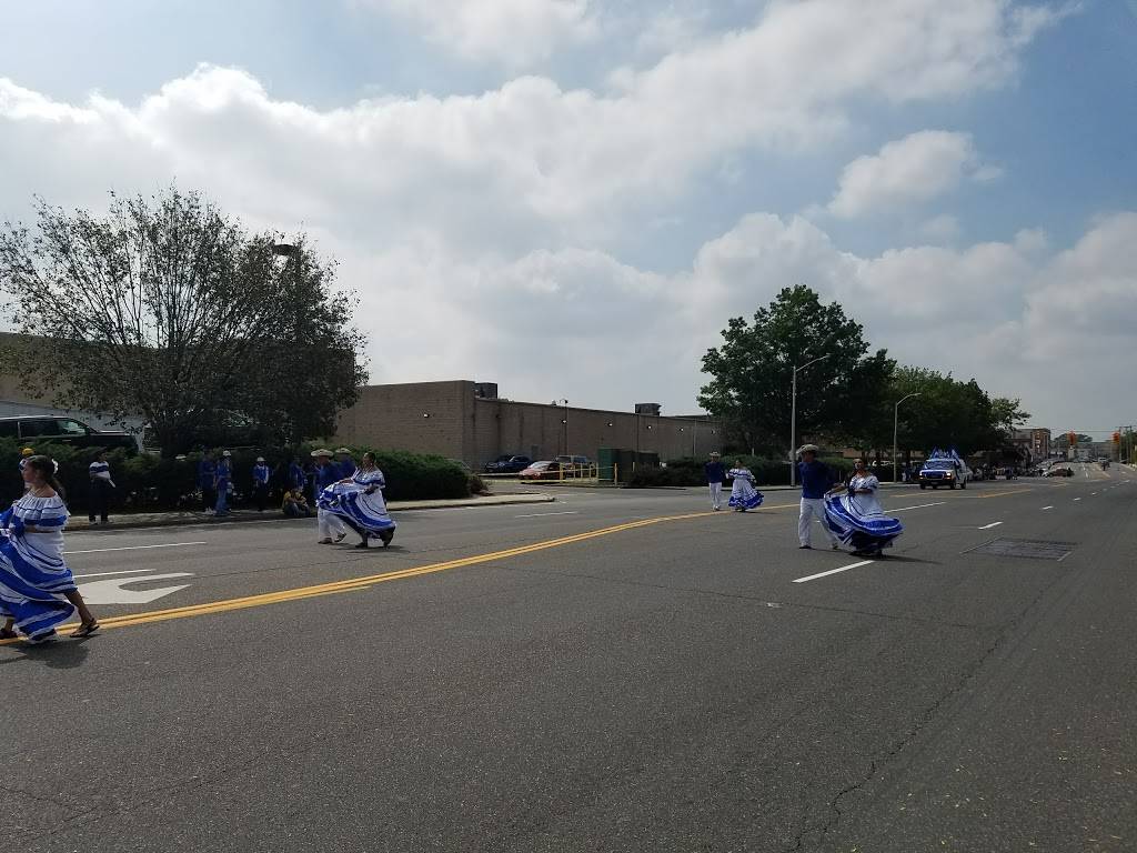 Manila Hut | restaurant | 7 Main St, Hempstead, NY 11550, USA | 5164832983 OR +1 516-483-2983