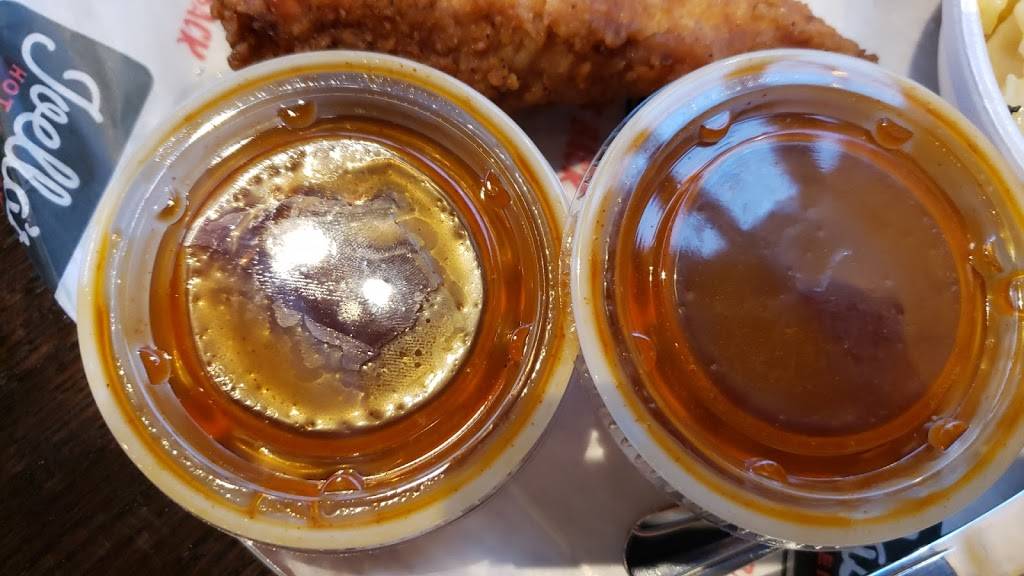 Joellas Hot Chicken Bloomington | restaurant | 3002 E 3rd St, Bloomington, IN 47401, USA | 8123398497 OR +1 812-339-8497