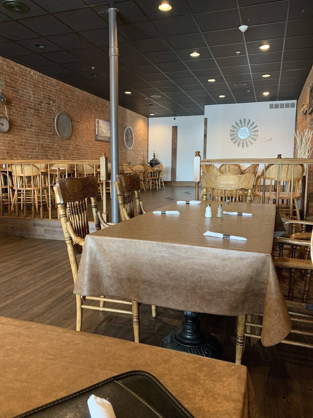 River Rocks Bar and Grill | restaurant | 709 Ave H, Fort Madison, IA 52627, USA | 3193169075 OR +1 319-316-9075