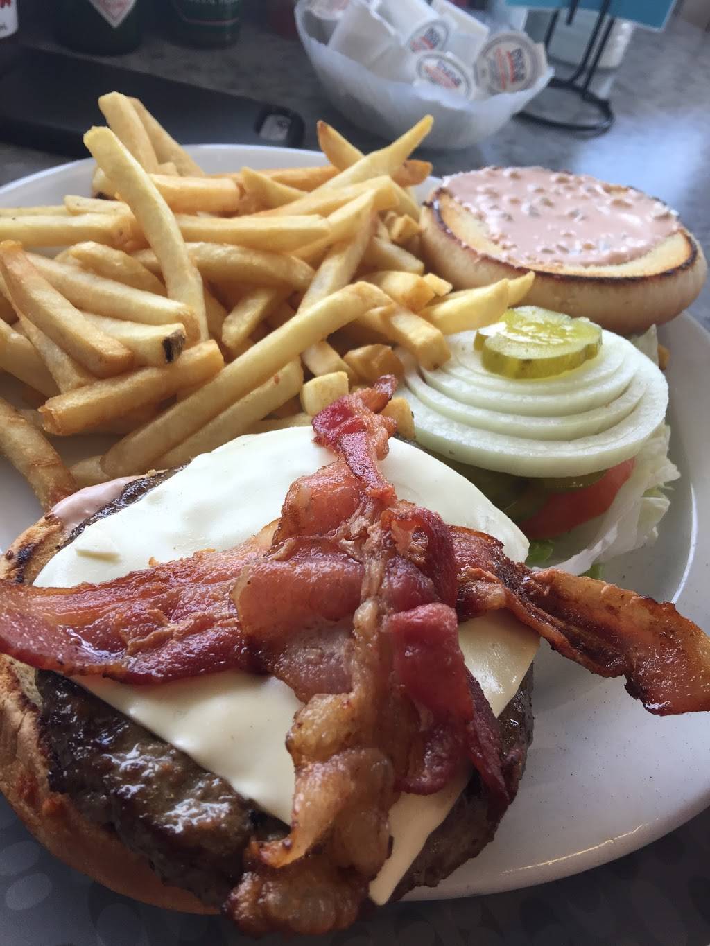 Riviera Family Restaurant | restaurant | 5633 Mission Boulevard, Riverside, CA 92509, USA | 9512749509 OR +1 951-274-9509