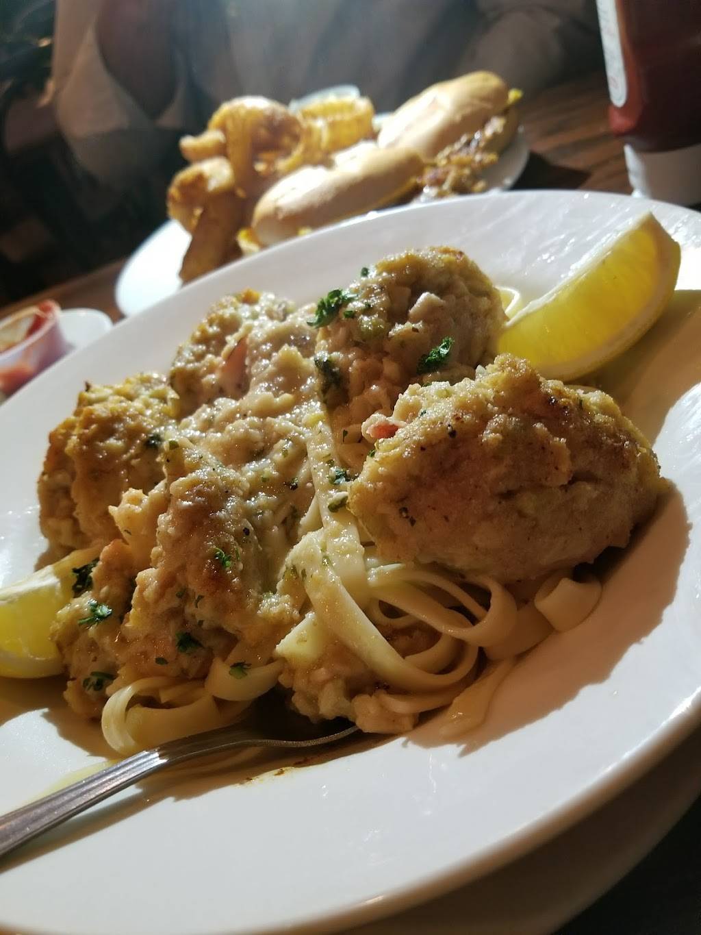 Fillmores Tavern | restaurant | 166-02 65th Ave, Fresh Meadows, NY 11365, USA | 7187622727 OR +1 718-762-2727