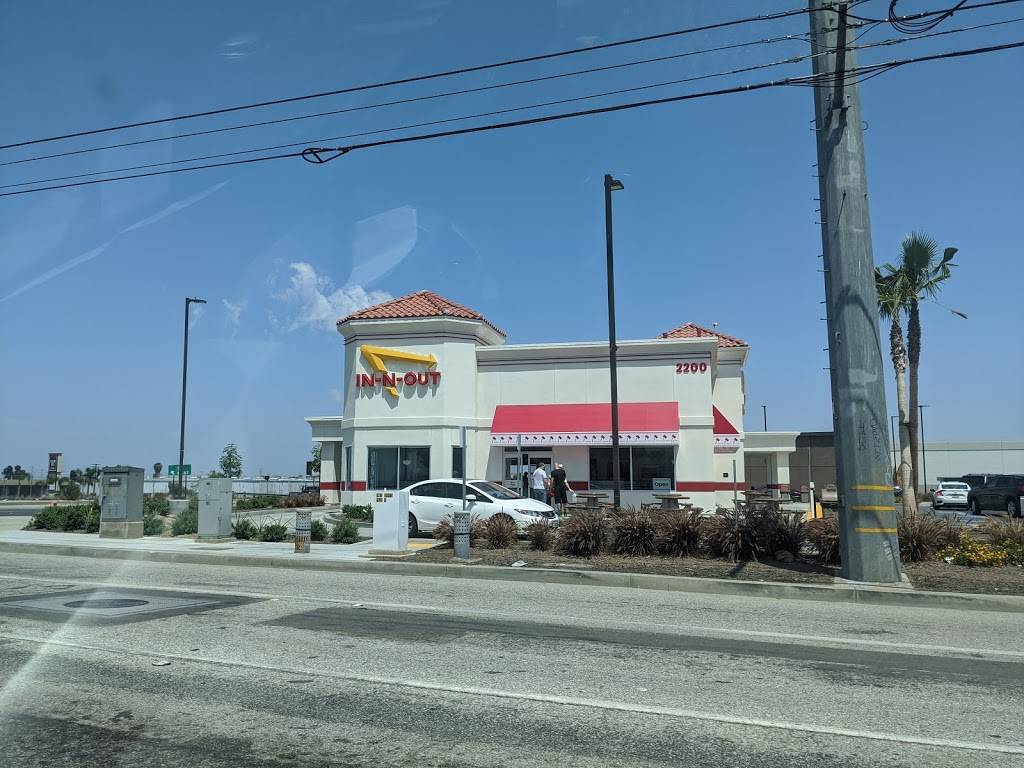 In-N-Out Burger | restaurant | 2200 S Central Ave, Compton, CA 90220, USA | 8007861000 OR +1 800-786-1000