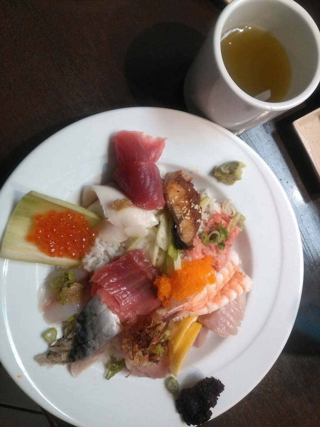 Toshi Sushi | restaurant | 12847 Vanowen St, North Hollywood, CA 91605, USA | 8189822746 OR +1 818-982-2746