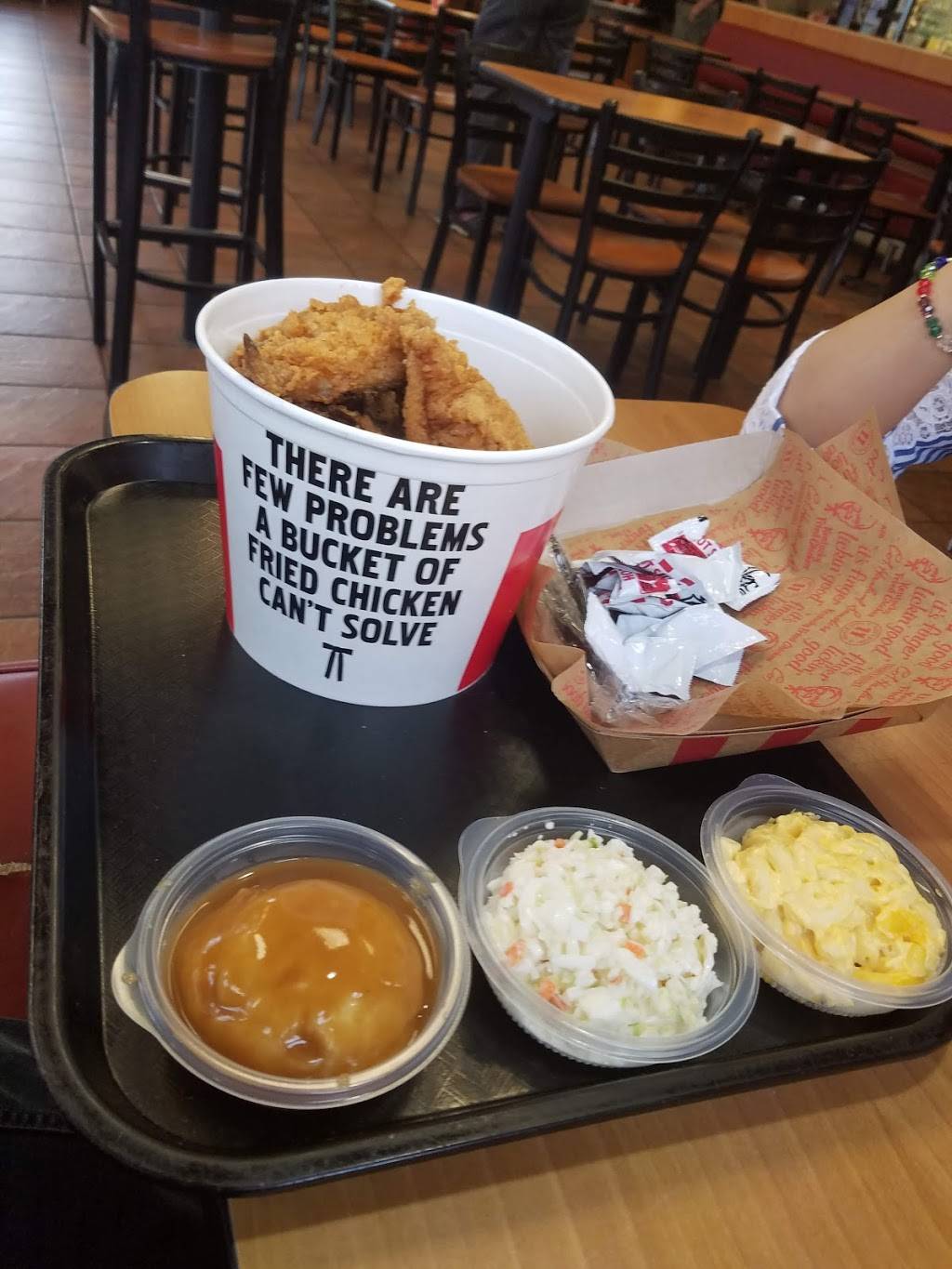 KFC | restaurant | 5332 N Belt Hwy, St Joseph, MO 64506, USA | 8162326532 OR +1 816-232-6532