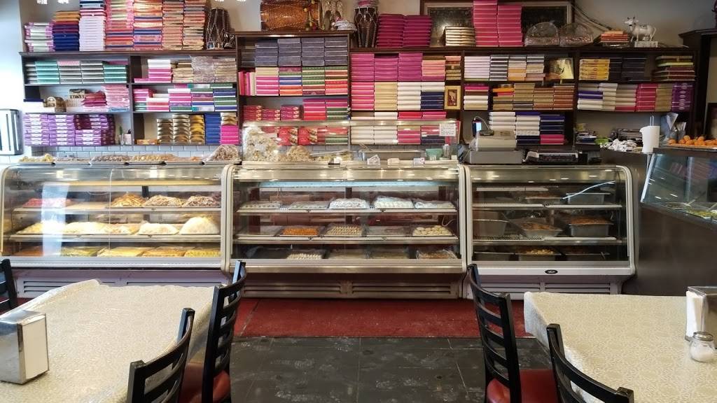 Standard Sweets & Restaurant | restaurant | 200 County Ct Blvd, Brampton, ON L6W 4K7, Canada | 9054500306 OR +1 905-450-0306