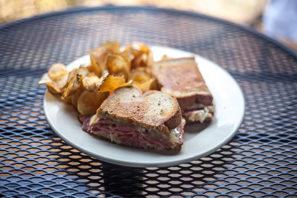 John D. McGurks Irish Pub and Garden | restaurant | 1200 Russell Blvd, St. Louis, MO 63104, USA | 3147768309 OR +1 314-776-8309