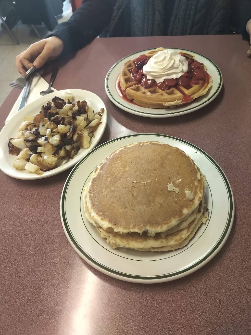 Fentons Restaurant | restaurant | 3448 Walker Rd, Windsor, ON N8W 3S3, Canada | 5199726891 OR +1 519-972-6891