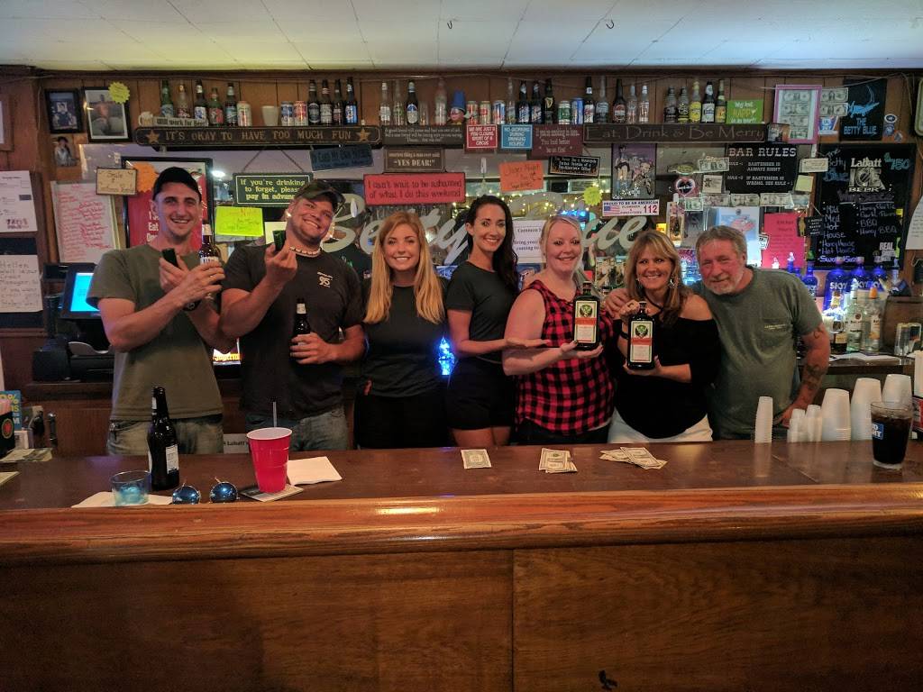 Betty Blue | restaurant | 1 W Cayuga St, Moravia, NY 13118, USA | 3154972077 OR +1 315-497-2077