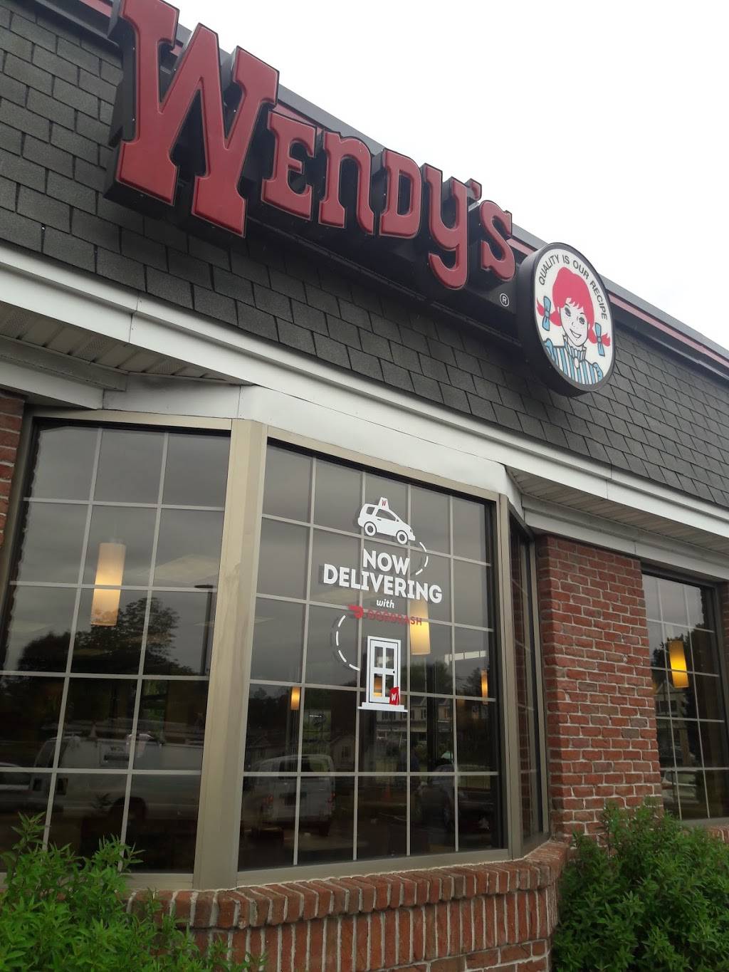 Wendys | restaurant | 320 NY-59, Airmont, NY 10901, USA | 8453698500 OR +1 845-369-8500