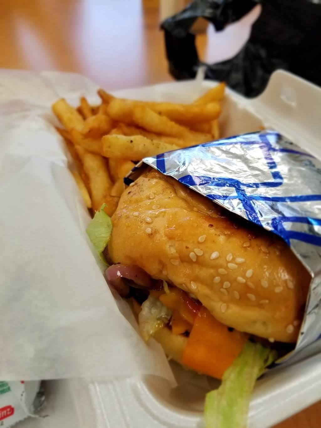 Country Smokin Burgers | restaurant | 213 1st St E, Humble, TX 77338, USA | 2813194680 OR +1 281-319-4680