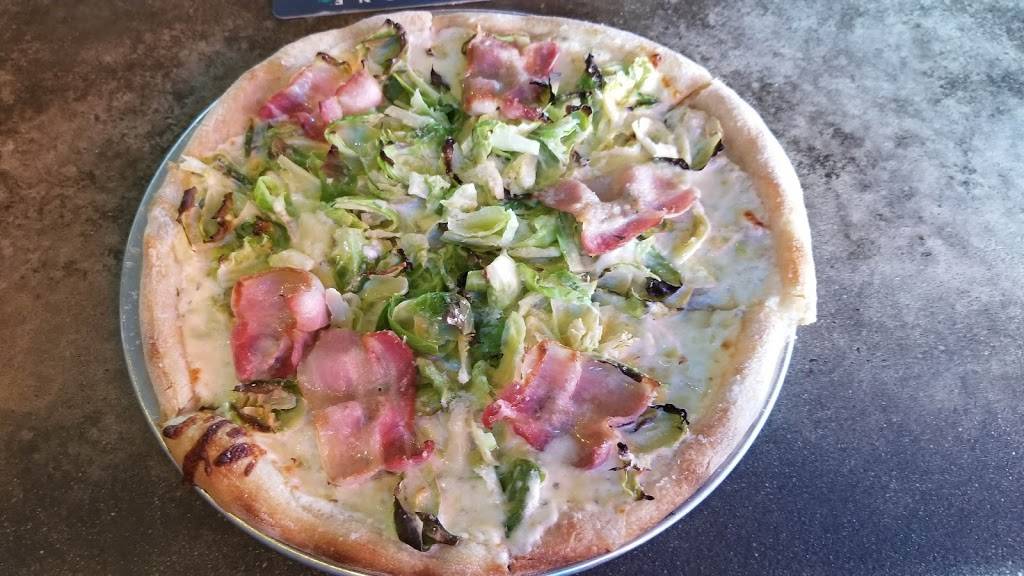 Larrys | restaurant | 24 Windward Ave, Venice, CA 90291, USA | 3103992700 OR +1 310-399-2700