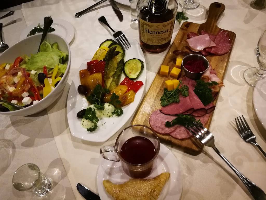 Golden Lion Restaurant & Bar | restaurant | 15 Canmotor Ave, Etobicoke, ON M8Z 4E5, Canada | 4162523456 OR +1 416-252-3456