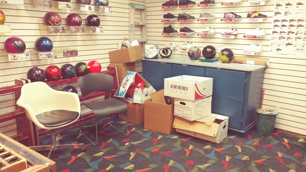 AMF Spare Time Lanes | restaurant | 3149 S Cooper St, Arlington, TX 76015, USA | 8174654997 OR +1 817-465-4997