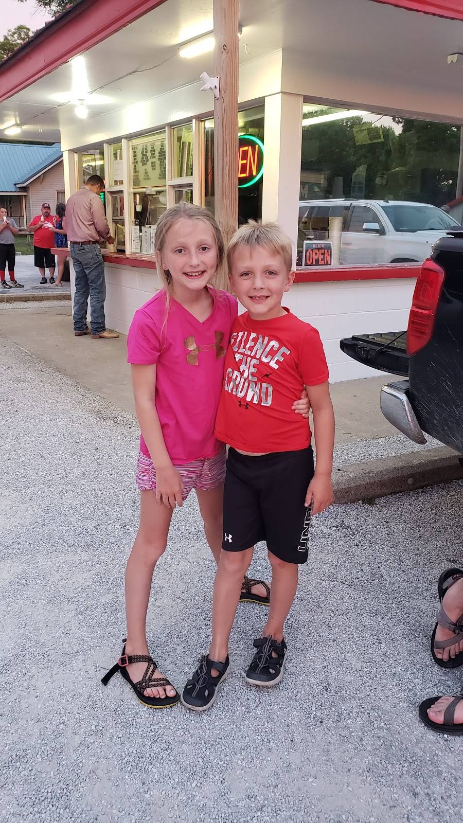 Reds Drive In, LLC | restaurant | 310 N Grand Ave, Greenfield, MO 65661, USA | 4176372721 OR +1 417-637-2721