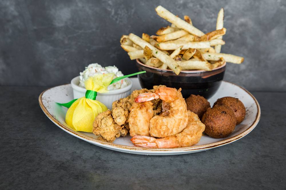 State Fare Kitchen & Bar | restaurant | 947 Gessner Rd #b190, Houston, TX 77024, USA | 8328310950 OR +1 832-831-0950