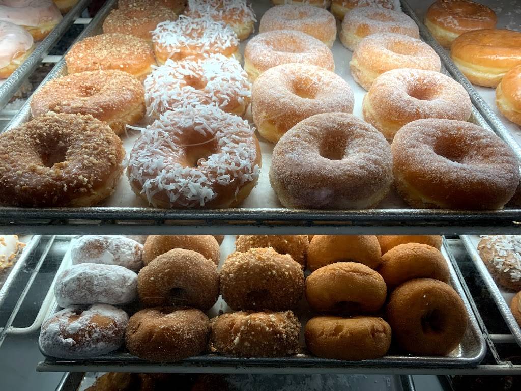 Happy Donuts | restaurant | 3916 El Camino Real, Palo Alto, CA 94306, USA | 6502726571 OR +1 650-272-6571