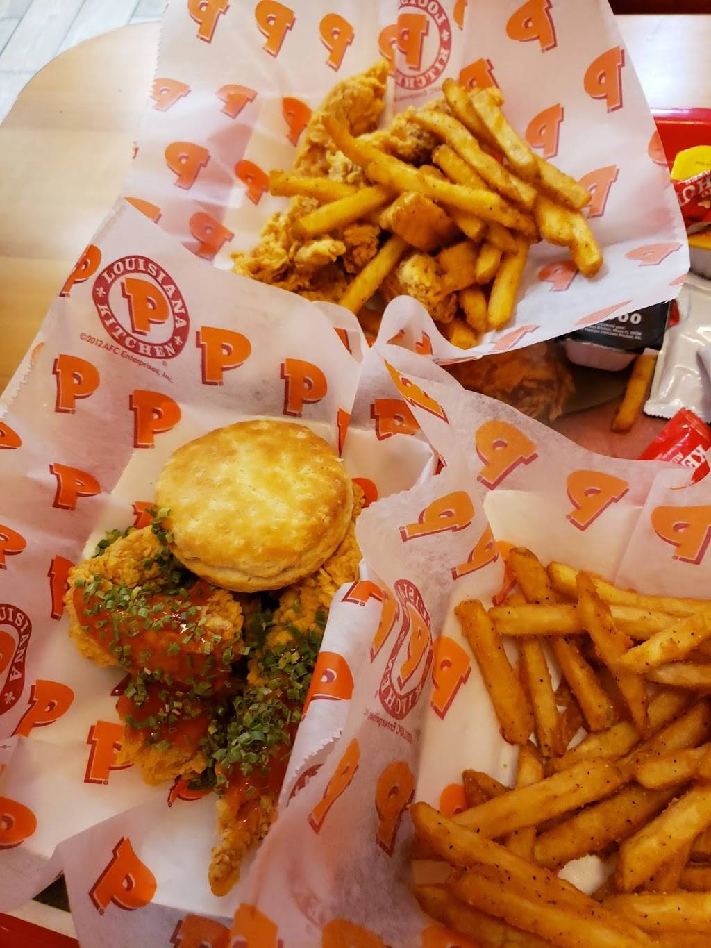 Popeyes | restaurant | 865 York Mills Rd #11, North York, ON M3B 1Y8, Canada | 4169011550 OR +1 416-901-1550