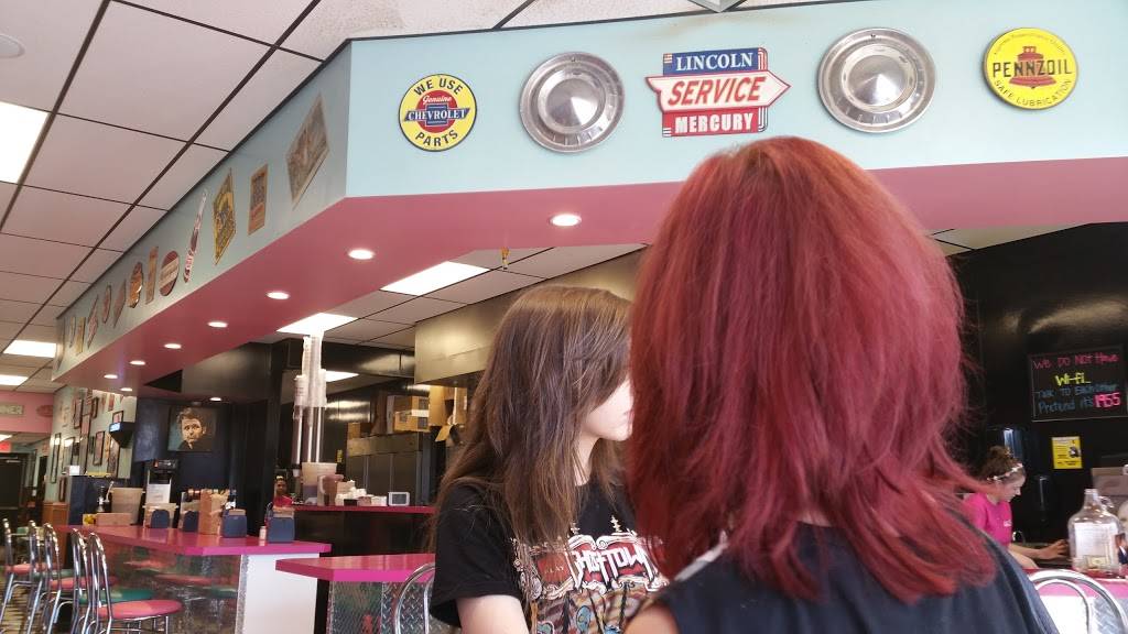 Hwy 55 Burgers Shakes & Fries | restaurant | 1624 State Rd, Cheraw, SC 29520, USA | 8438659192 OR +1 843-865-9192