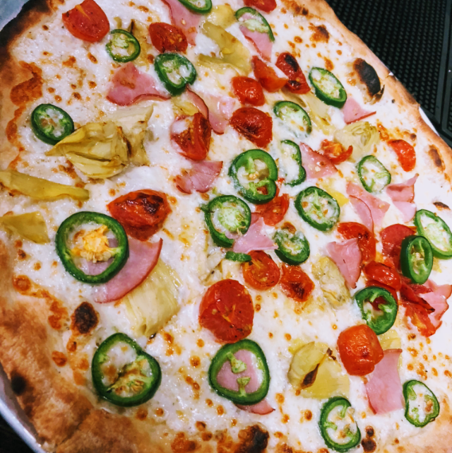 Bootleggers Pizza Parlor | restaurant | 197 S Seguin Ave, New Braunfels, TX 78130, USA | 8303271199 OR +1 830-327-1199