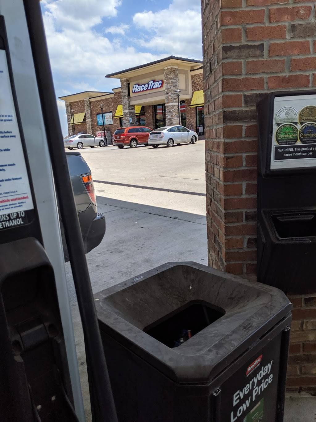 RaceTrac | bakery | 3000 Belle Chasse Hwy, Gretna, LA 70056, USA | 5043943745 OR +1 504-394-3745