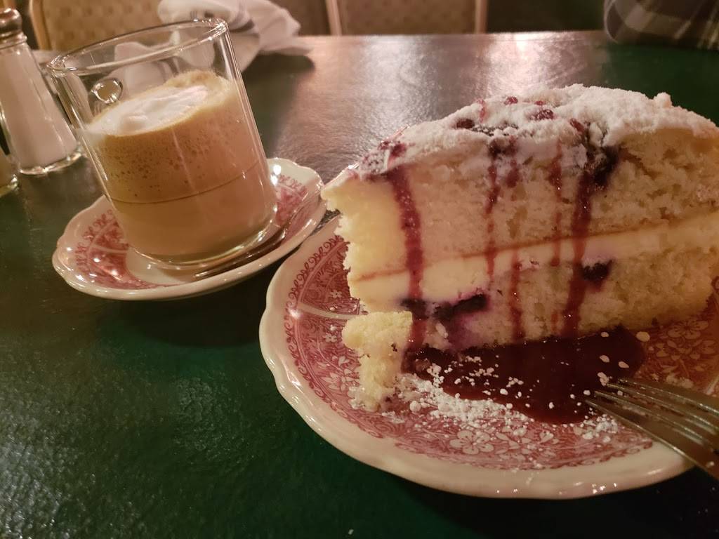 Gianninis Italian Dinners | restaurant | 19845 CA-88, Pine Grove, CA 95665, USA | 2092967222 OR +1 209-296-7222