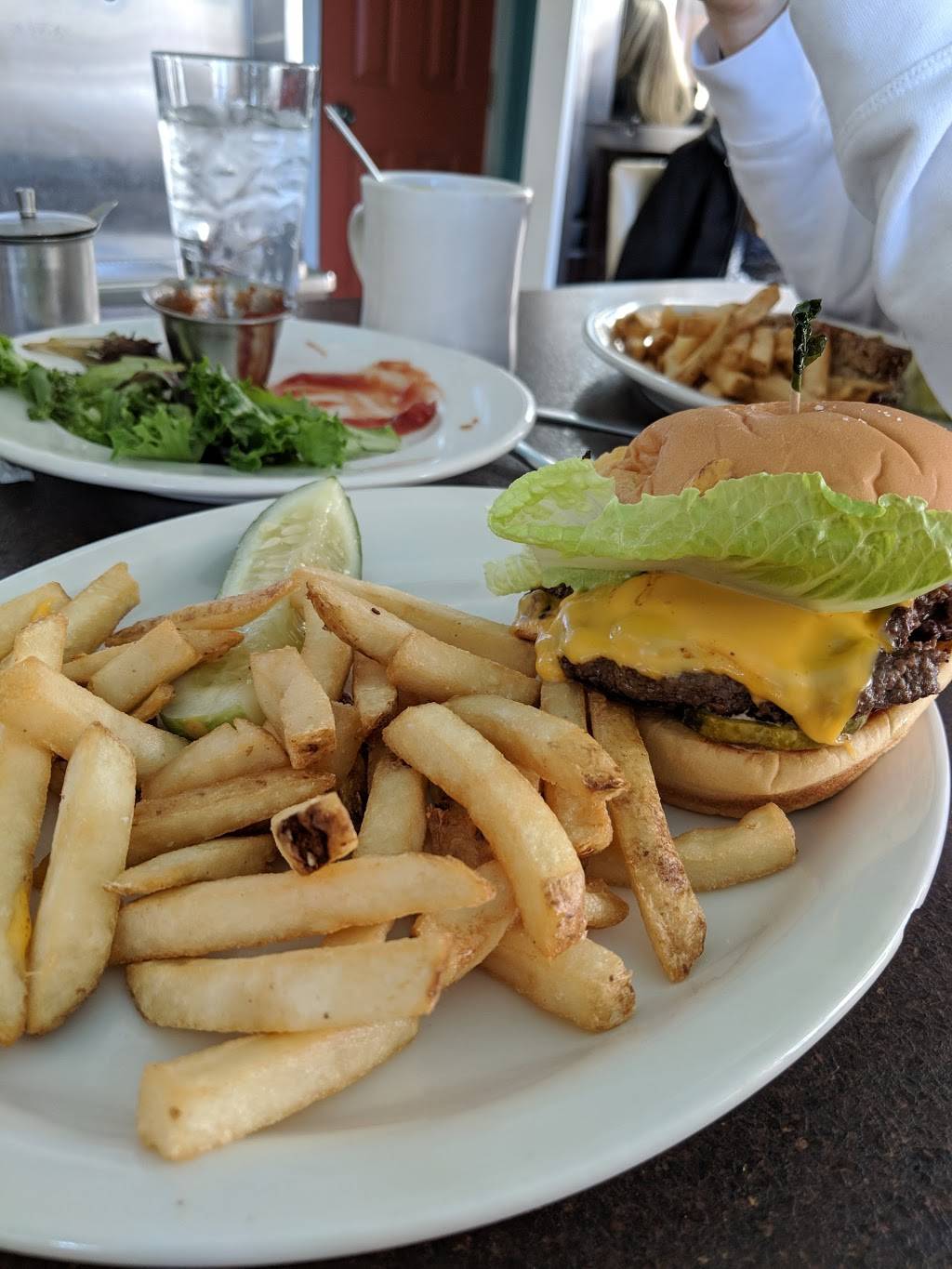 Oakhurst Diner | restaurant | 19 Main St, Millerton, NY 12546, USA | 5185921313 OR +1 518-592-1313