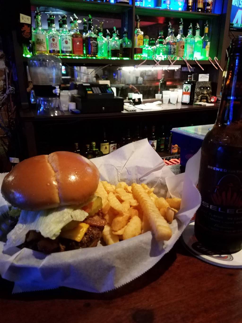 Mikeys Pub | restaurant | 102 S Main St, Smithton, IL 62285, USA | 6182122036 OR +1 618-212-2036