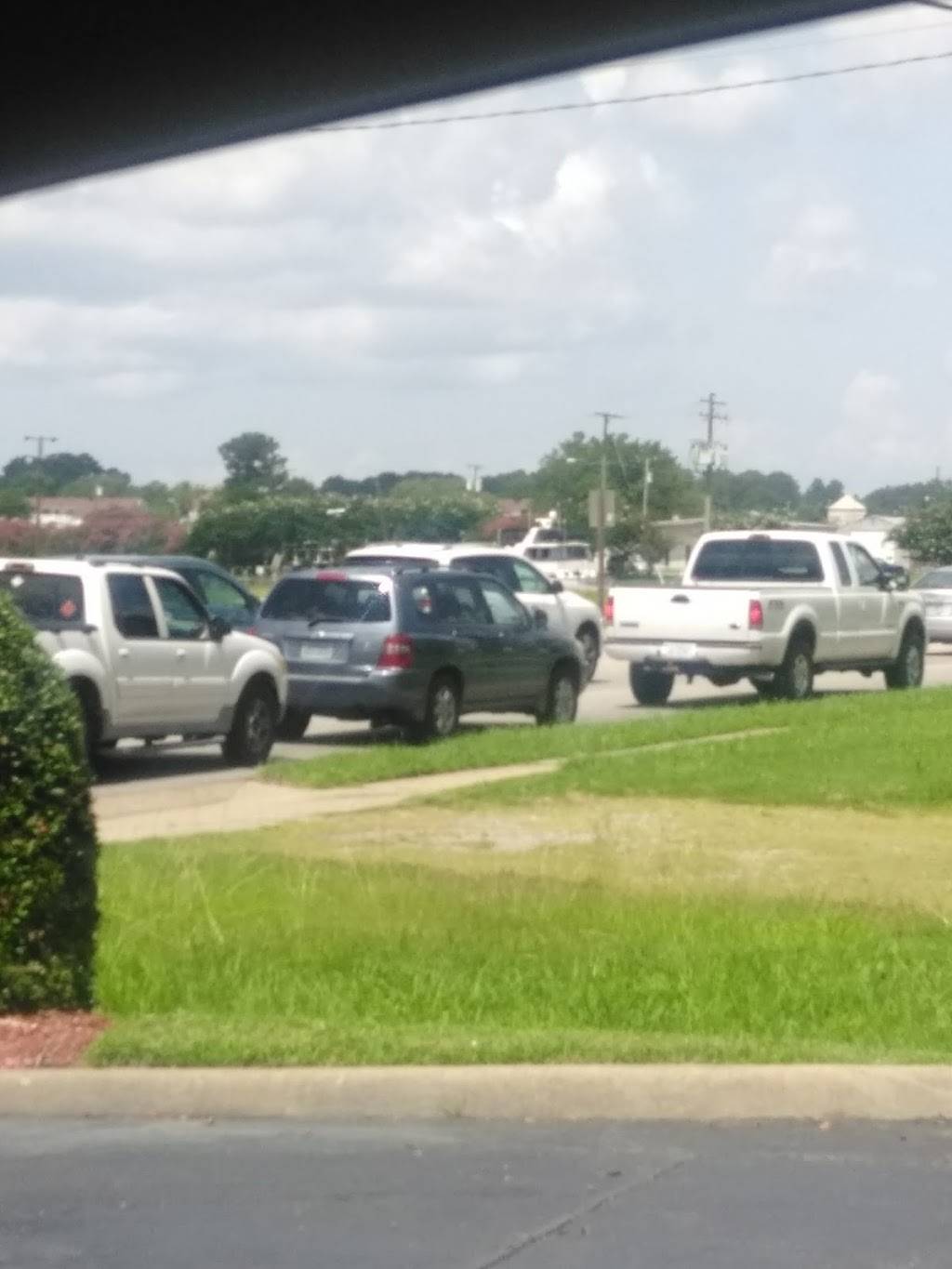 KFC | restaurant | 139 S Battlefield Blvd S, Chesapeake, VA 23322, USA | 7574822088 OR +1 757-482-2088