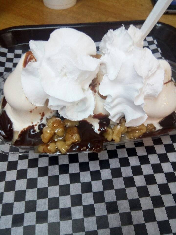 Old Town Dairy Bar | restaurant | 318 W Jackson Blvd, Jonesborough, TN 37659, USA | 4237536261 OR +1 423-753-6261