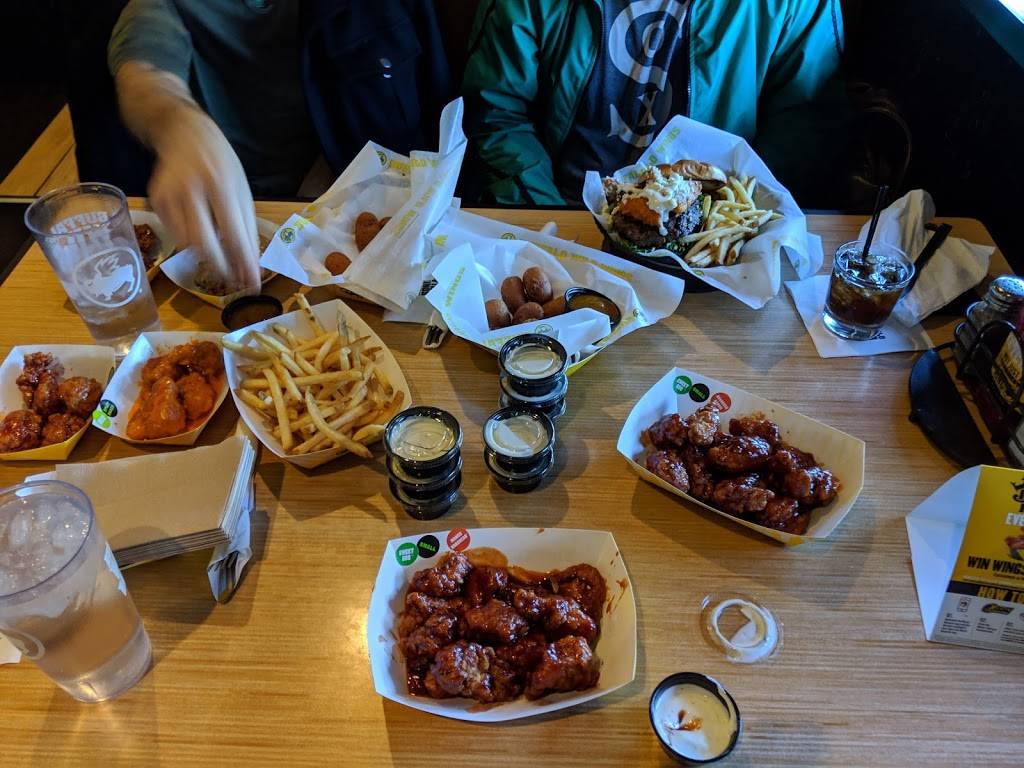 Buffalo Wild Wings | restaurant | 20596 South La Grange Road, Frankfort, IL 60423, USA | 8158062223 OR +1 815-806-2223