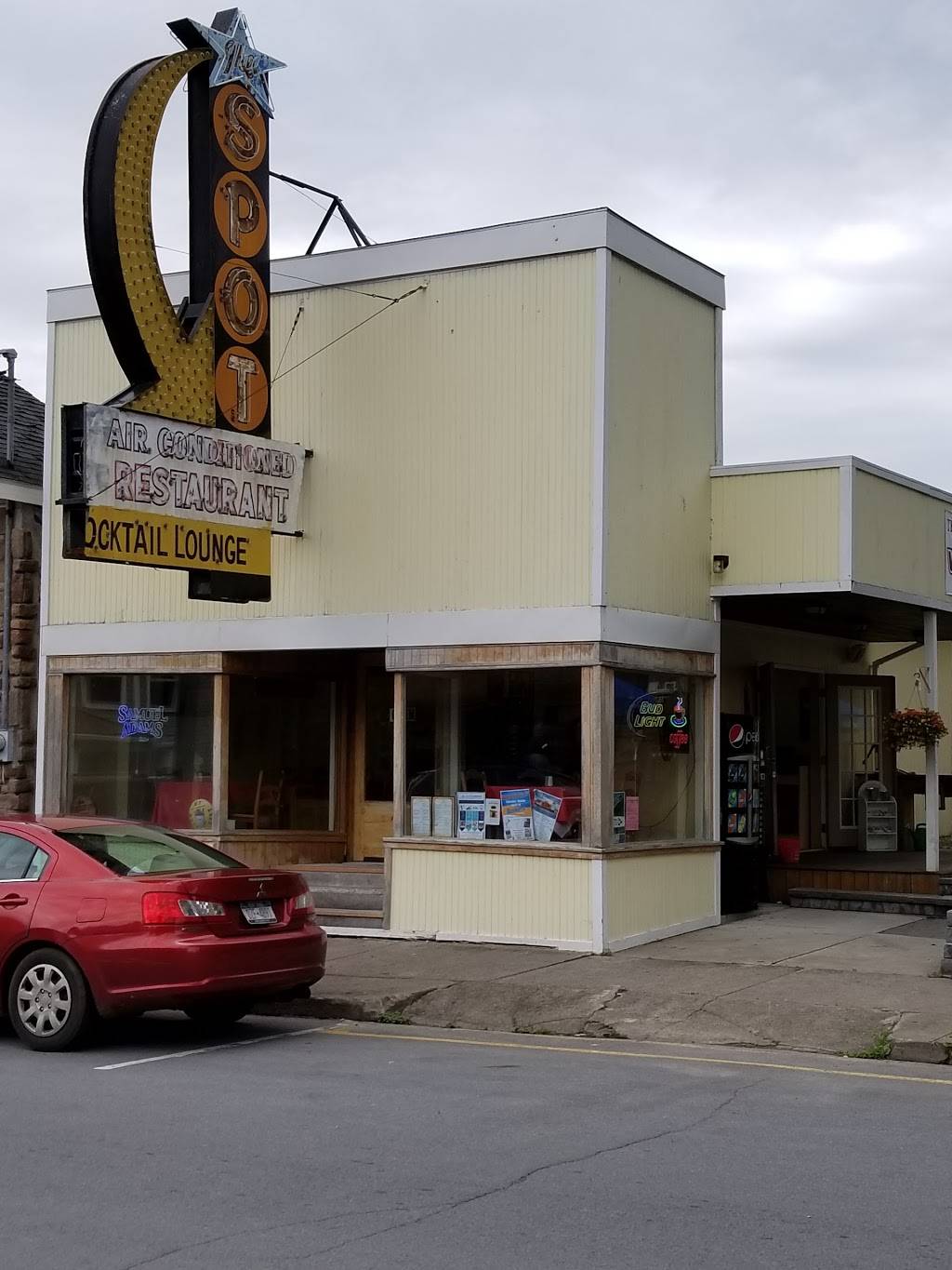 The Spot Bistro & Patio | restaurant | 35-79 James St, Alexandria Bay, NY 13607, USA | 3154825014 OR +1 315-482-5014