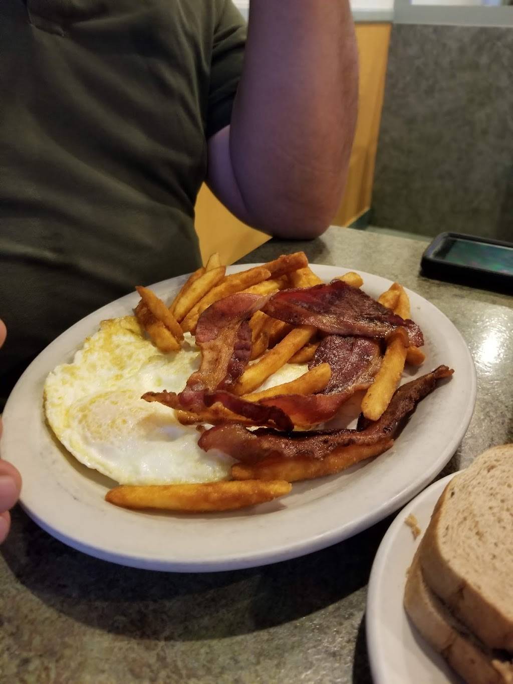 Island Coney | restaurant | 8200 Macomb St, Grosse Ile Township, MI 48138, USA | 7346926639 OR +1 734-692-6639