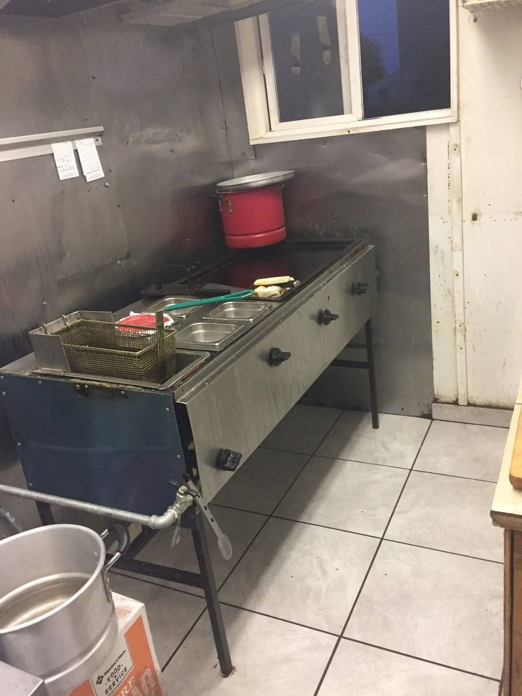 Mini tacos El Sombrero De Jalisco | restaurant | 1222 TX-44, Agua Dulce, TX 78330, USA | 3617268108 OR +1 361-726-8108