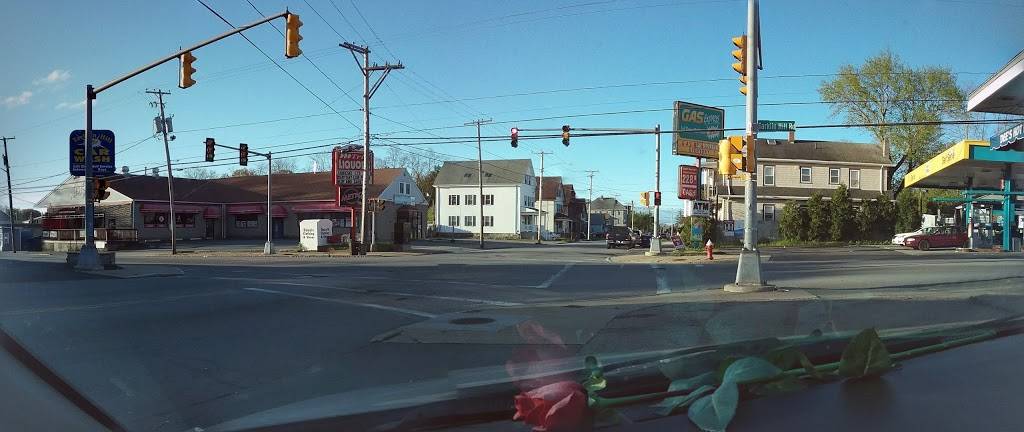 Dees Hot Dogs | restaurant | 51 Tarkiln Hill Rd, New Bedford, MA 02745, USA | 5089980584 OR +1 508-998-0584