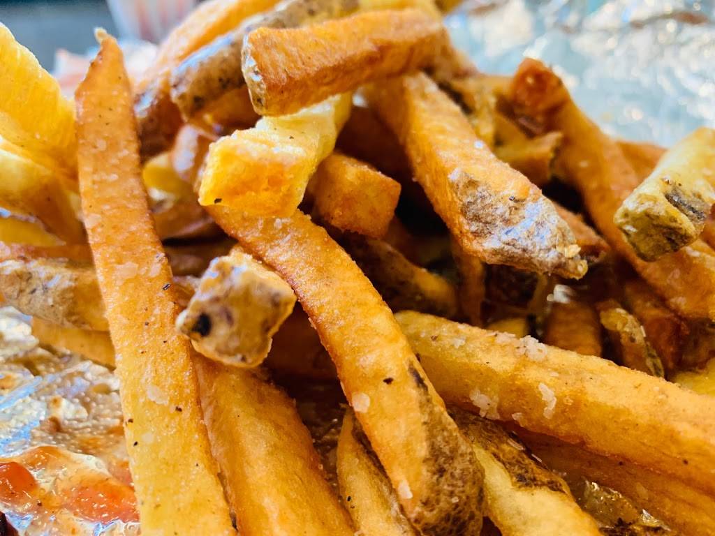 Buddys Burgers Breasts & Fries | restaurant | 148 W State St, Kennett Square, PA 19348, USA | 4847327162 OR +1 484-732-7162