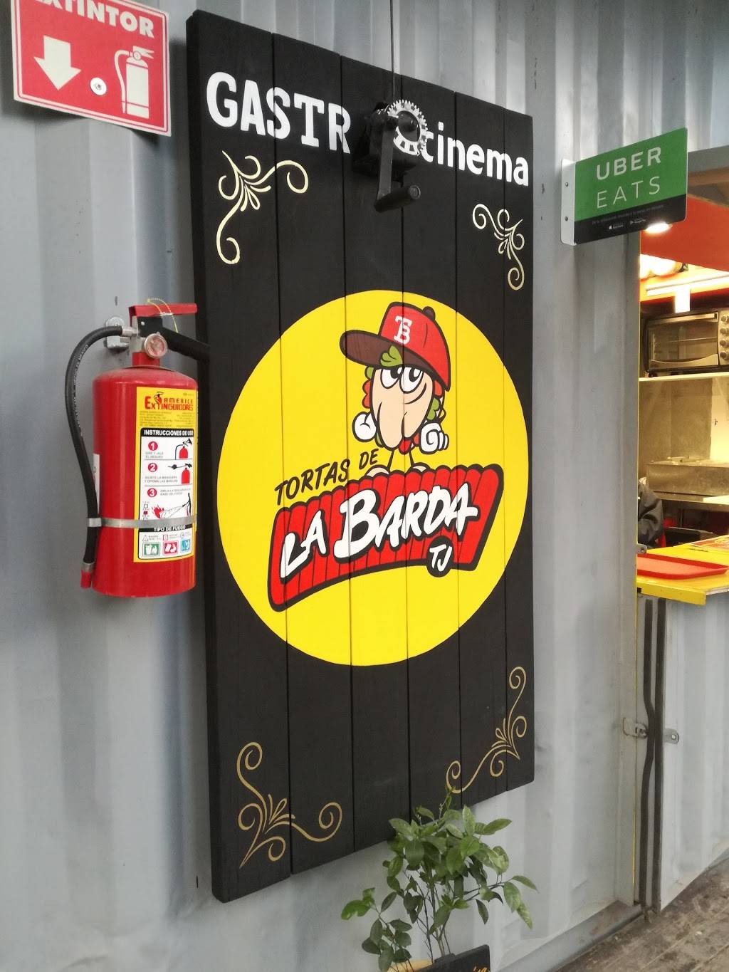 Tortas de La Barda | restaurant | Av de los Insurgentes 666, Rio Tijuana 3ra Etapa, Tijuana, B.C., Mexico | 016643585644 OR +52 664 358 5644