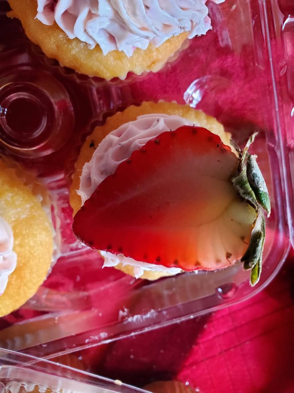 Bougie Berries Dessert Boutique | restaurant | 7157 W Burleigh St, Milwaukee, WI 53210, USA | 6624268443 OR +1 662-426-8443