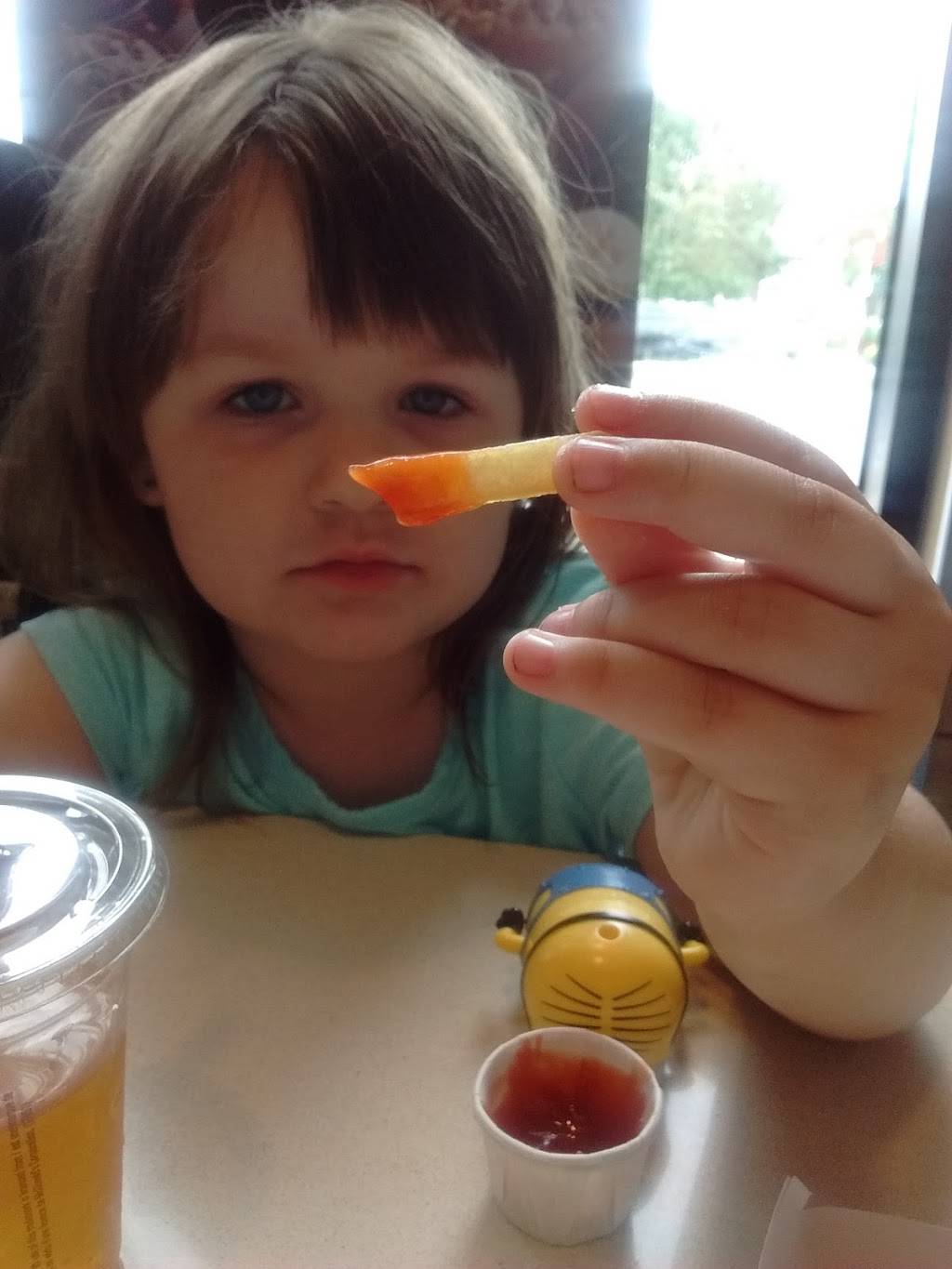 McDonalds | cafe | 182 Rue Principale S, Maniwaki, QC J9E 1Z9, Canada | 8194410919 OR +1 819-441-0919