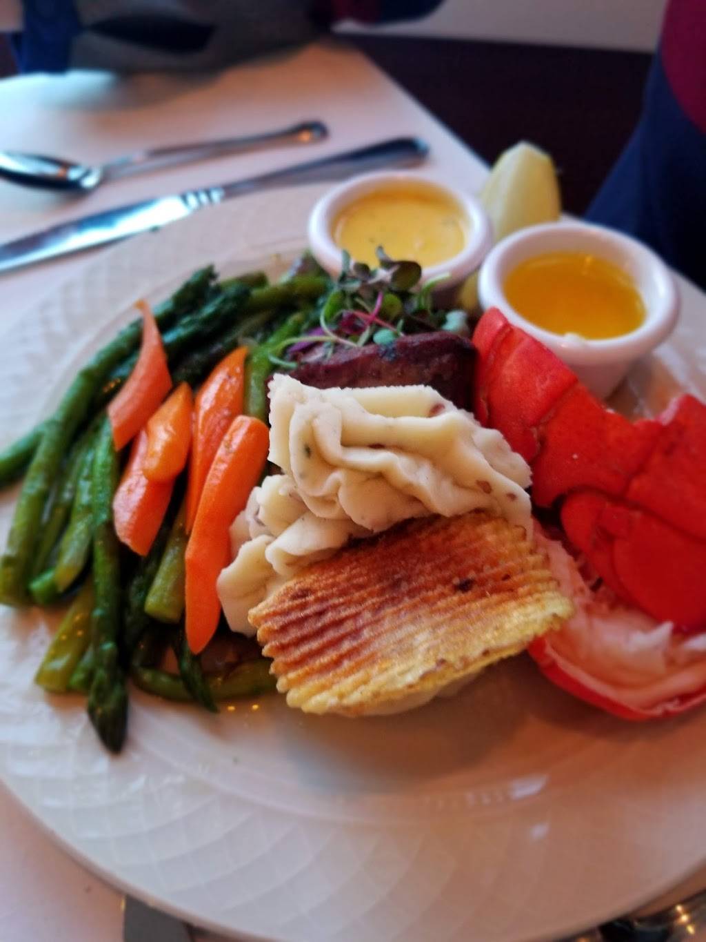 Reading Room Restaurant | restaurant | 1 Newport Dr, Bar Harbor, ME 04609, USA | 2072883351 OR +1 207-288-3351